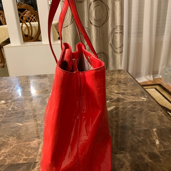 Dkny Embossed Patent Street Logo Tote Red - Picture 4 of 9